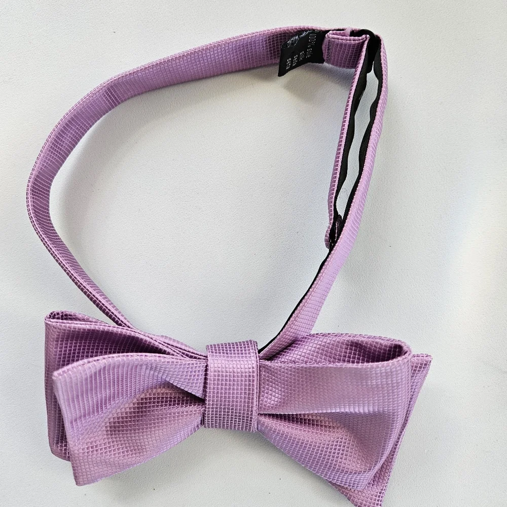 Lavender Textured Silk Bow Tie